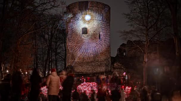 Folk Tittar Nedräkningen För Att Fira Republiken Lettlands Proklamationsdag Den — Stockvideo