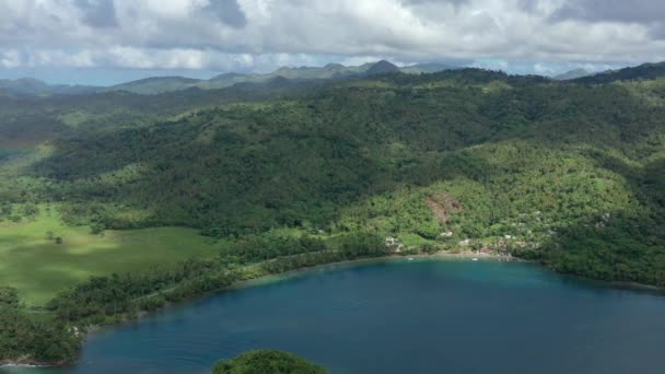 Luchtfoto Met Uitzicht Bahia Carenero Baai Samana Dominicaanse Republiek Omgekeerde — Stockvideo