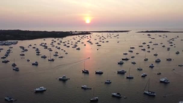 Drone Voando Sobre Great Salt Pond Block Island Pôr Sol — Vídeo de Stock