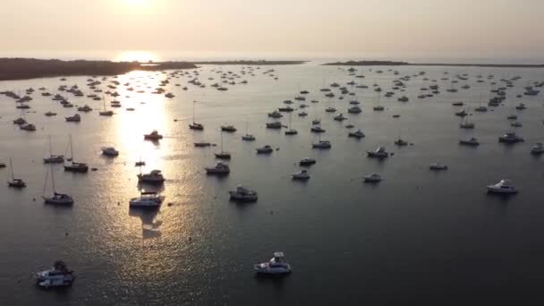 Drone Voando Sobre Great Salt Pond Block Island Pôr Sol — Vídeo de Stock