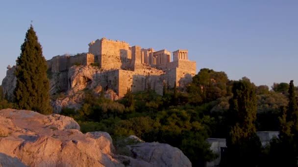 Παρθενώνας Στην Ακρόπολη Δεσπόζει Στον Ορίζοντα Της Πόλης Της Αθήνας — Αρχείο Βίντεο