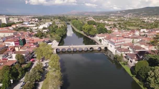 Luftaufnahme Rund Chaves Stadt Flussufer Majestätische Landschaft Portugiesische Städte — Stockvideo