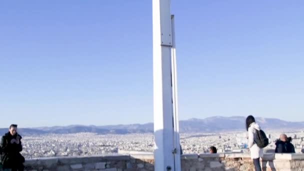 Greklands Flagga Toppen Akropolis Dominerar Stadens Silhuett Aten — Stockvideo