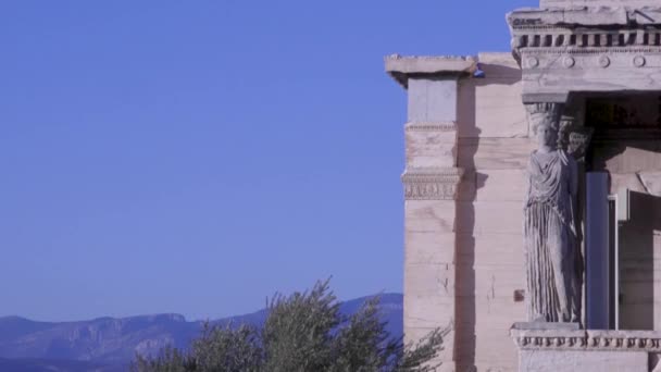 Vrouwelijke Standbeeld Akropolis Athene Griekenland — Stockvideo