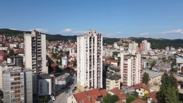 Uzice Srbsko Letecký Pohled Obytné Činžovní Domy Město Slunný Letní — Stock video