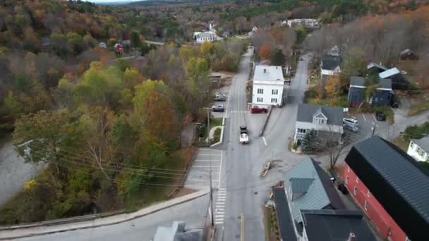 Vehicle Towing Boat Road Lake Sunapee Neighborhood Tracking Aerial View — Stock Video