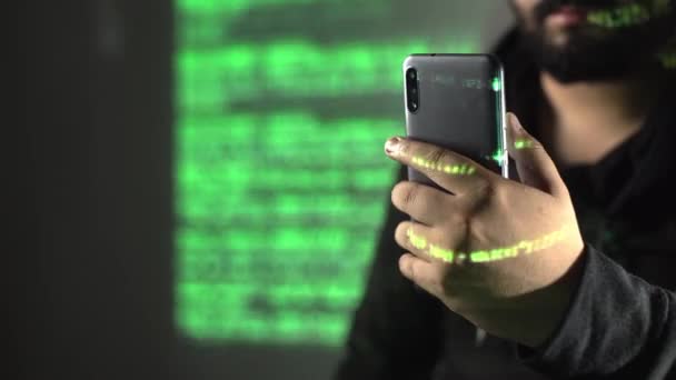 Koncepcja Bezpieczeństwa Cybernetycznego Haker Korzystający Telefonu Karty Kredytowej — Wideo stockowe