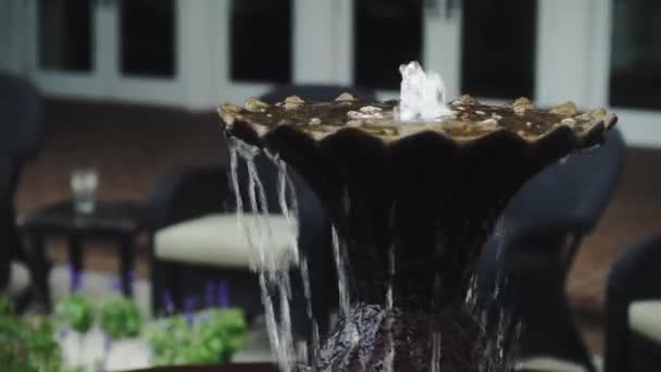 Vodní Fontána Upevnění Tekoucí Vody — Stock video