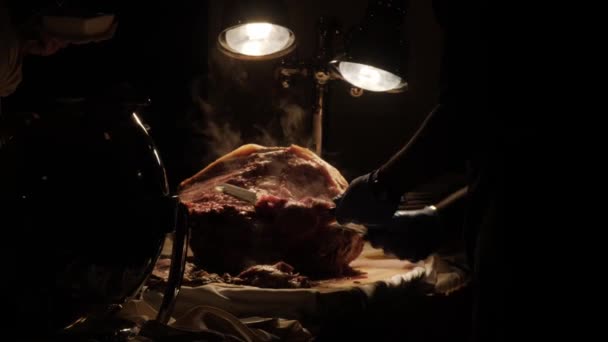 Carne Esculpida Partir Carne Assada Grande — Vídeo de Stock