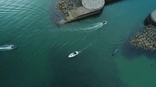 Bird Eye View Boats Bridport Harbour Dorset England Аэродинамический Дрон — стоковое видео