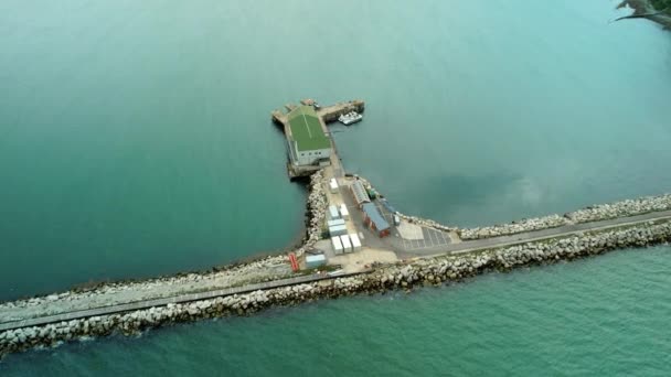 Bird Eye View Portland Breakwater Fort Dorset England Аэродинамический Дрон — стоковое видео