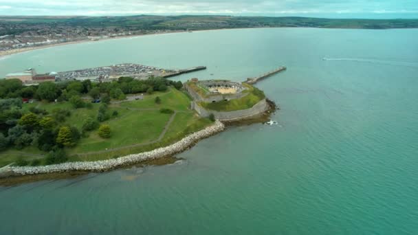 Nothe Fort Mond Naar Weymouth Harbour Engeland Luchtafweergeschut — Stockvideo