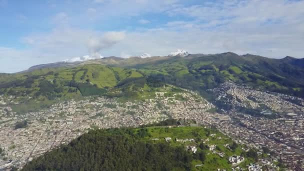 Велике Місто Південної Америки Гірським Хребтом Горизонті Висотний Безпілотний Вид — стокове відео