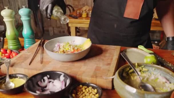 Slow Motion Handheld Shot Professional Male Chef Dryzing Extra Virgin — Αρχείο Βίντεο