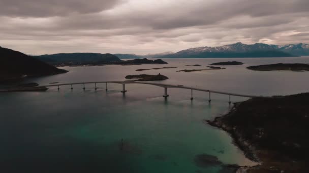 Cielo Rosa Epico Durante Tramonto Artico Come Drone Mostra Ponte — Video Stock