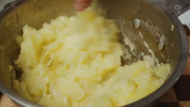 Mashing Brambory Butter Deep Cooking Pot — Stock video
