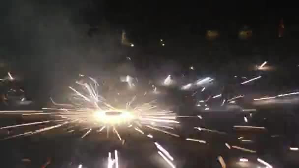 Skott Ground Spinner Fyrverkerier Diwali Festivalen Indien Diwali Festival Bakgrund — Stockvideo