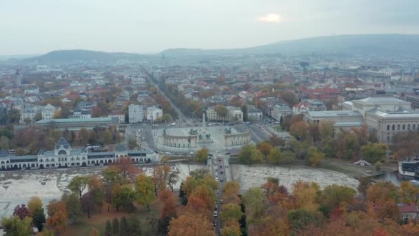 Πλατεία Ηρώων Εθνικό Μνημείο Και Τουριστικό Andrassy Λεωφόρο Βουδαπέστη — Αρχείο Βίντεο