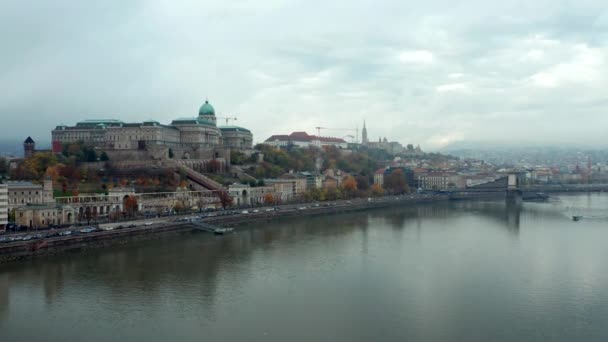 Buda Şatosu Hala Macaristan Barok Tarihi Binasının Nehir Körfezinde Çekiliyor — Stok video