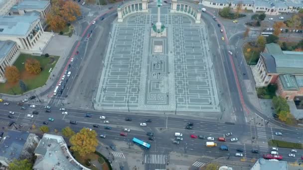 Avslöja Skott Heroes Square Landmärke Budapest Ungern Destination — Stockvideo