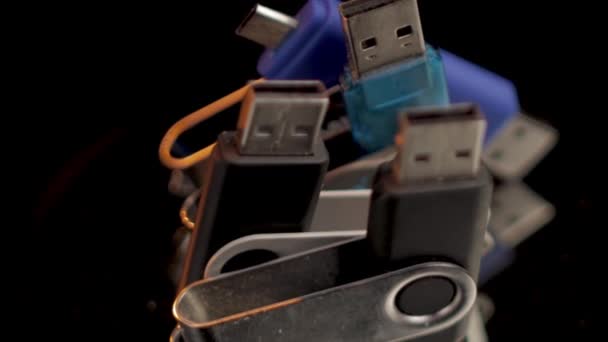 Usb Sticks Flash Drives Armazenamento Portátil Dados Close Foco Seletivo — Vídeo de Stock