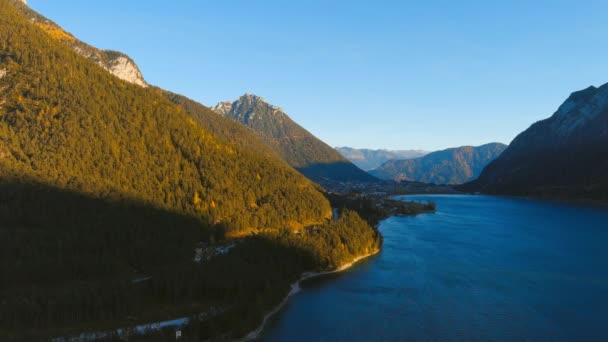 Langsam Gebirgsseeufer Entlang Bei Sonnenuntergang Achensee Österreich Europa Natur Wilder — Stockvideo