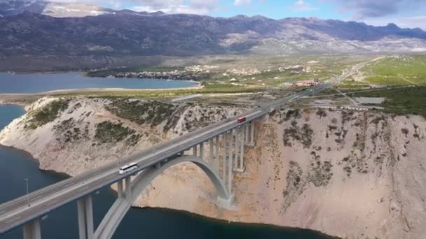 Vista Del Puente Maslenica Croacia Con Cordillera Velebit Fondo Durante — Vídeos de Stock