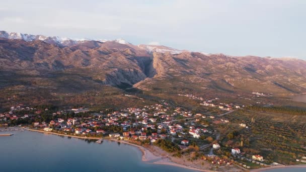 Légi Kilátás Seline Village Észak Velebit Nemzeti Park Háttérben Horvátországban — Stock videók