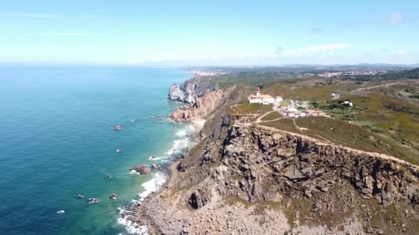 Distante Drone Del Faro Roca Spiaggia Circostante Praia Ursa Sintra — Video Stock