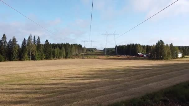 Drönaren Flyger Över Åker Och Skogen Finlands Nationalpark Flygöverflygning — Stockvideo