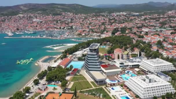 Olympia Otel Vodice Dalmaçya Hırvatistan Manzaralı Manzarasında Gökyüzü Hava Aracı — Stok video