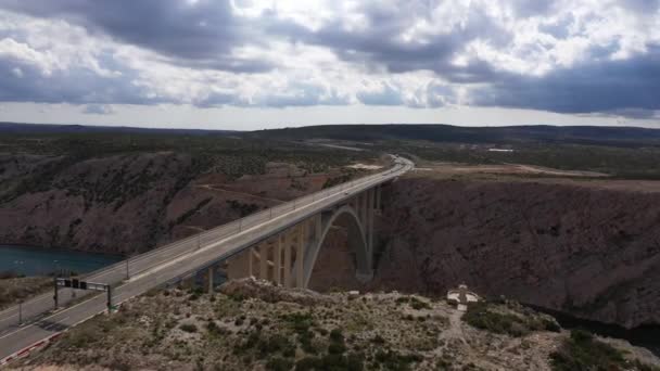 Luftaufnahme Der Maslenica Brücke Mit Dem Velebit Gebirge Und Der — Stockvideo