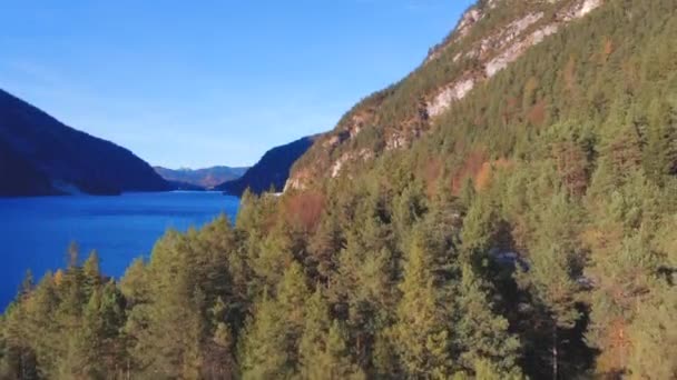 Aufstieg Über Das Bergseeufer Bei Sonnenuntergang Achensee Österreich Europa Natur — Stockvideo