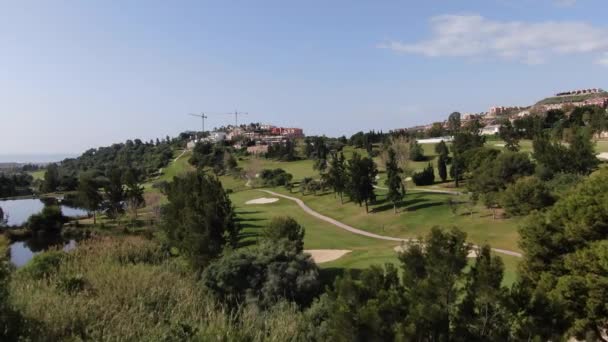 Campo Golfe Luxo Marbella Com Lago Golfistas Casas Luxo — Vídeo de Stock