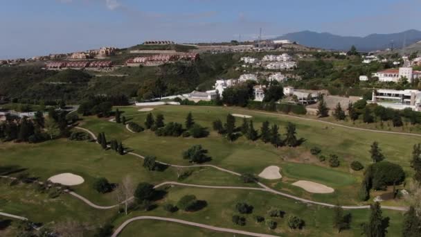 Campo Golf Lujo Marbella Con Lago Golfistas Casas Lujo — Vídeo de stock