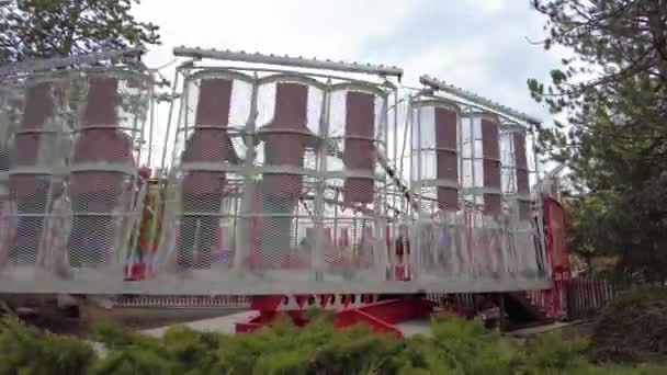 Fast Spinning Dizzy Carnival Ride — Stock Video