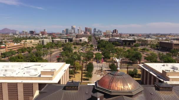 Widok Panoramę Phoenix Arizona Posągiem Winged Victory Pierwszym Planie — Wideo stockowe
