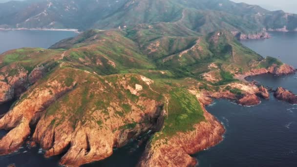 Vista Aérea Incrível Litoral Montanhas Perto Bate Head Tai Long — Vídeo de Stock