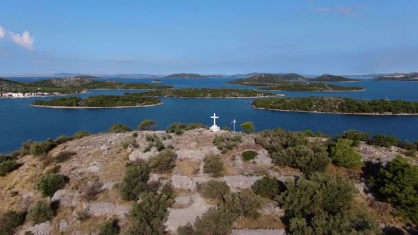 Νησί Σταυρό Στην Κορυφή Θρησκεία Πίστη — Αρχείο Βίντεο