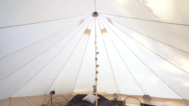 Intérieur Une Tente Glamping Fantaisie Avec Une Décoration Confortable Camping — Video