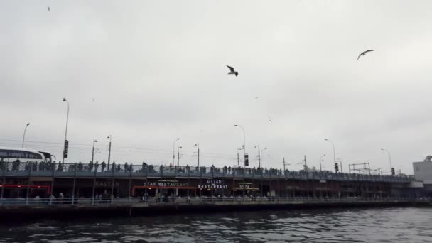 Hafen Secenery Karaky Neben Der Berühmten Galata Brücke Von Istanbul — Stockvideo