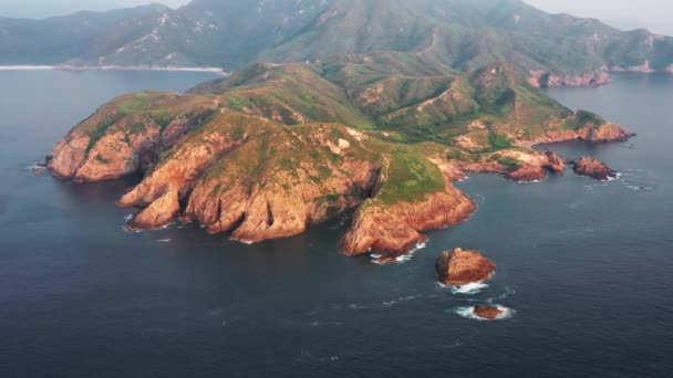Vista Aérea Incrível Litoral Montanhas Perto Bate Head Tai Long — Vídeo de Stock