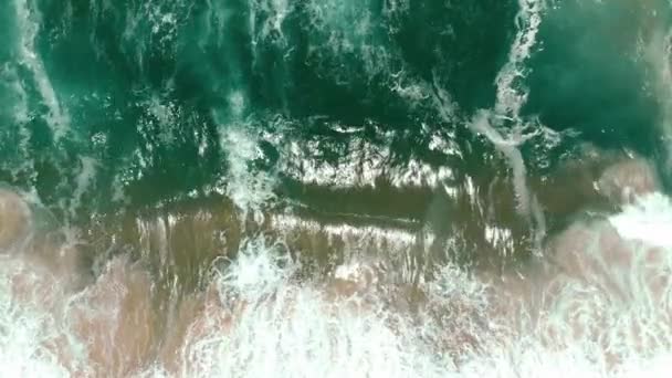 Drone Aéreo Mostrando Infinitas Ondas Quebra Mar Selvagem — Vídeo de Stock