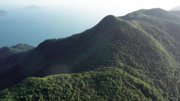 Ηλιοβασίλεμα Στο Νησί Λάνταου Εναέρια Πλάνα Από Ένα Βουνό Υπαίθριο — Αρχείο Βίντεο
