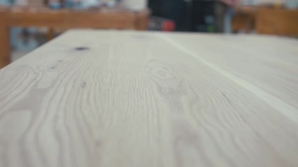 Mesa Artesanal Roble Blanco Hermoso Grano Madera Seguimiento Manual Hacia — Vídeo de stock