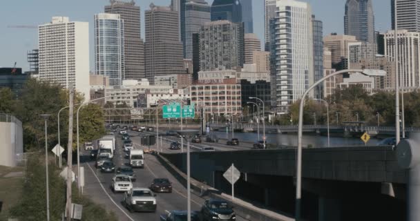 사우스 스트리트 브리지에서 보이는 고속도로 러시아워 — 비디오