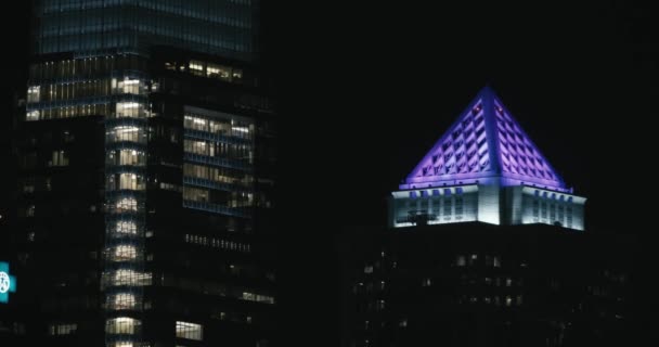 Филадельфия Горизонтом Ночью Зданиями Огнями Отражениями — стоковое видео