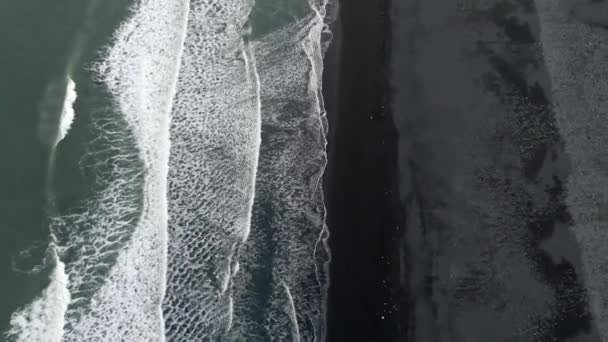 Vista Aérea Arriba Hacia Abajo Playa Arena Negra Islandia Drone — Vídeos de Stock