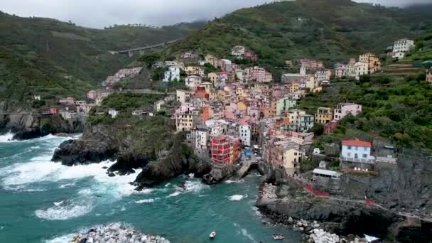 Italienska Foggy Morgon Riomaggiore Cinque Terre Italien Med Färgglada Hus — Stockvideo