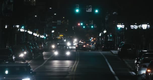 Spruce Street Tráfico Noche Filadelfia — Vídeo de stock